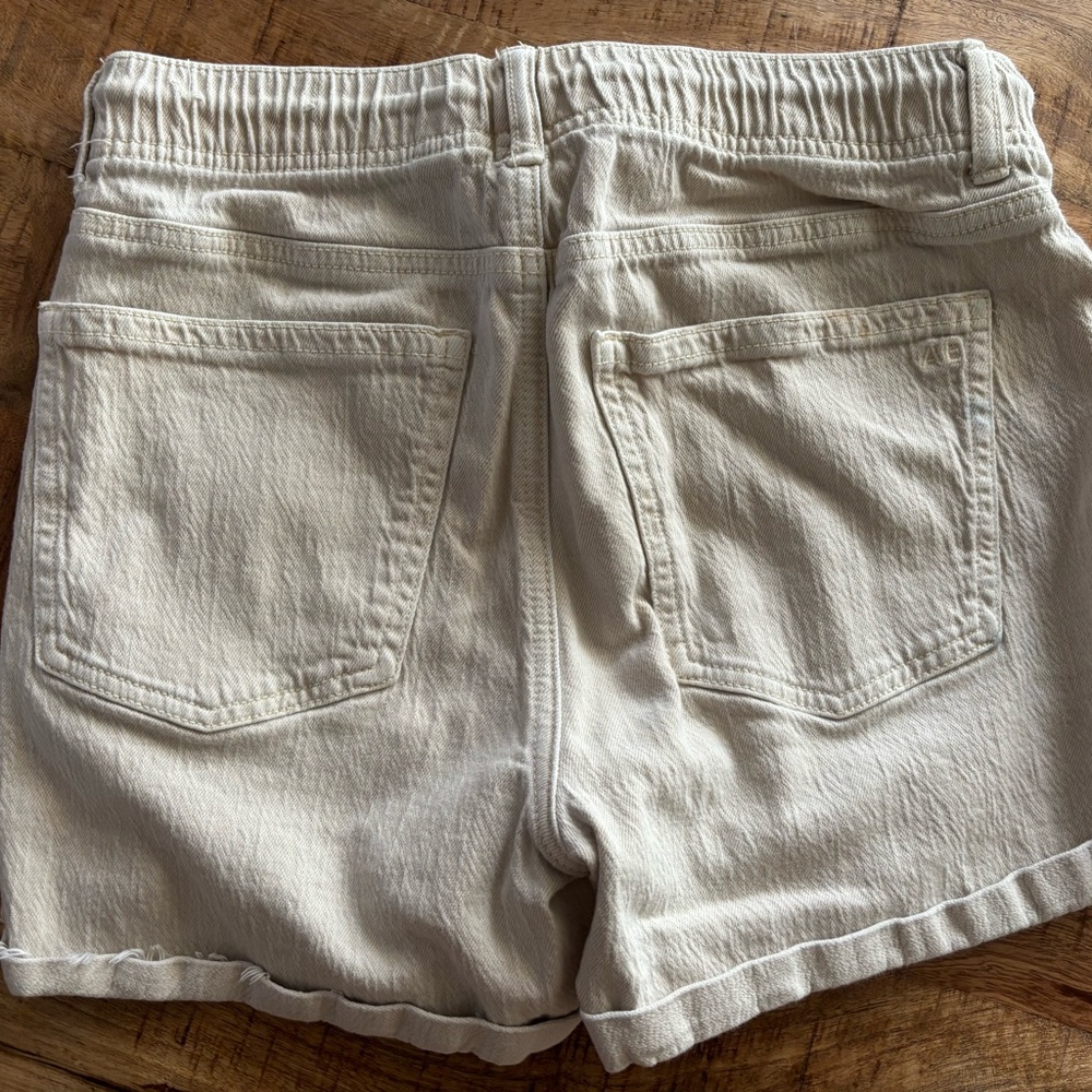 American Eagle Utility Stretch Cargo Cream Shorts sz 4 - Picture 2 of 3